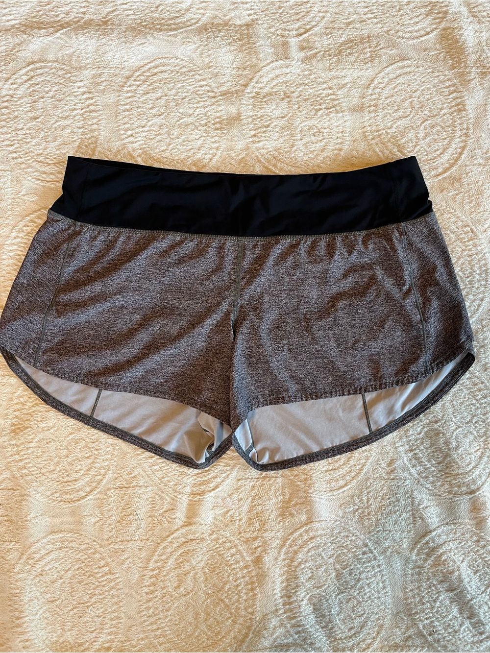 lululemon athletica Speed Up running shorts with pockets and lining